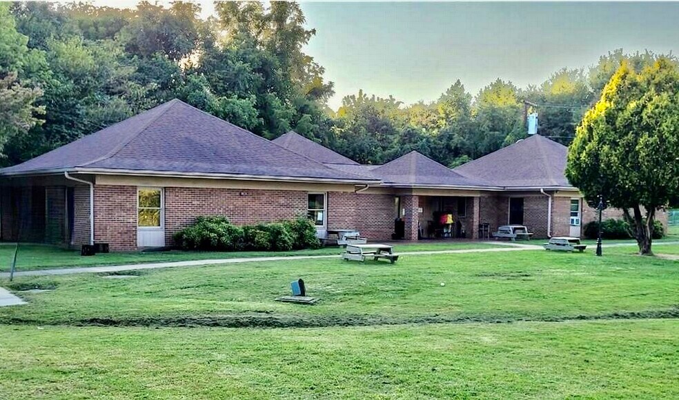 130 Williamson Ave, Mount Airy, NC à vendre - Photo principale - Image 1 de 31