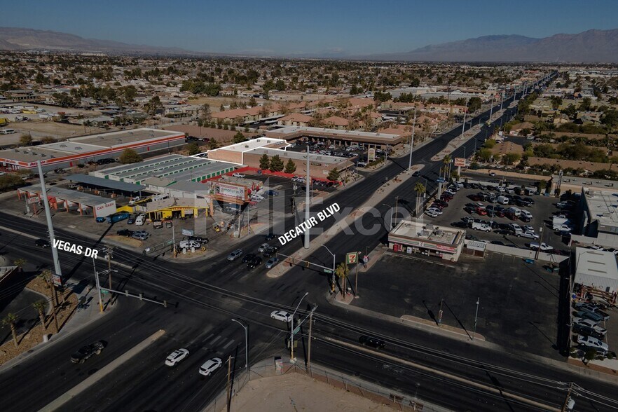 1701-1715 N Decatur Blvd, Las Vegas, NV à louer - Photo du bâtiment - Image 3 de 6