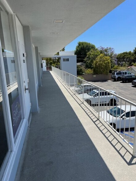 1726 Manhattan Beach Blvd, Manhattan Beach, CA à louer - Photo du bâtiment - Image 3 de 8