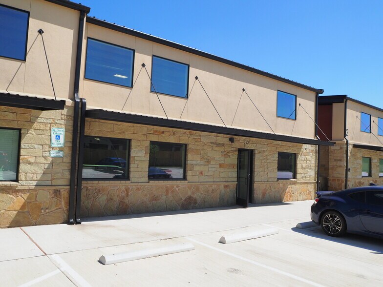 720 S Bell Blvd, Cedar Park, TX à louer - Photo du bâtiment - Image 1 de 7