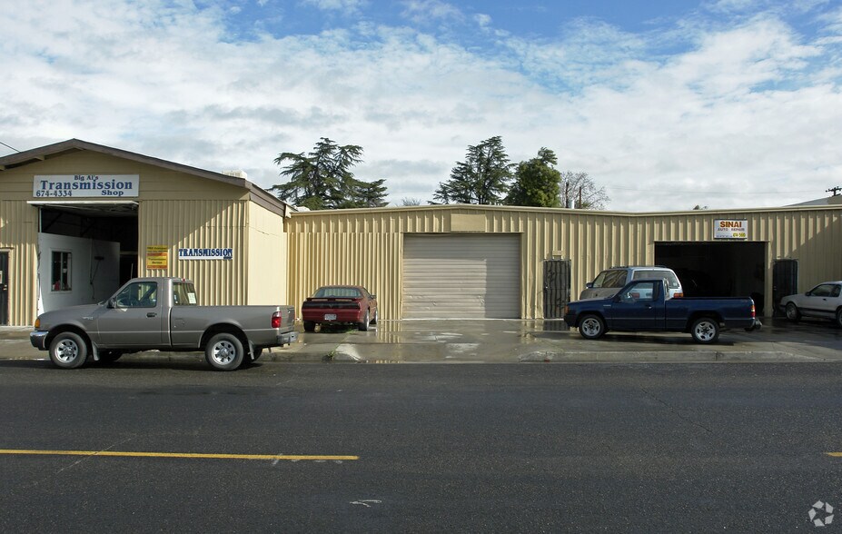 421-425 N E St, Madera, CA à vendre - Photo du bâtiment - Image 2 de 19