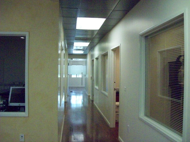 2705-2707 W Empire Ave, Burbank, CA à louer - Photo intérieure - Image 3 de 8