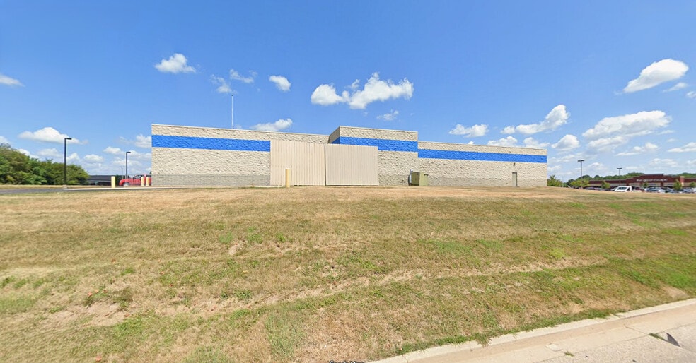 5114 W Holiday Dr, Peoria, IL for lease - Building Photo - Image 2 of 6
