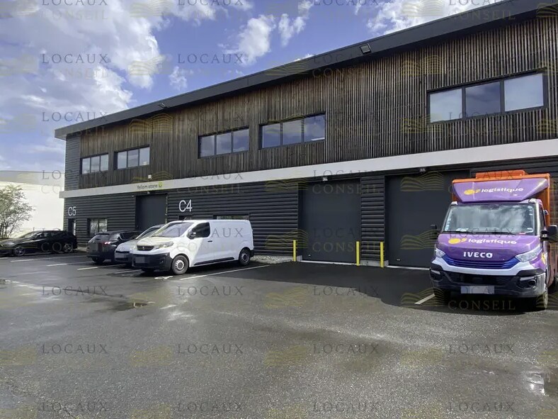 Flex in Cormeilles-en-Parisis for lease Primary Photo- Image 1 of 4