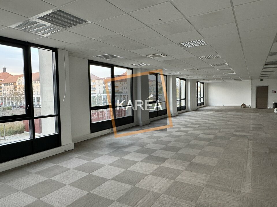 Office in Bussy-Saint-Georges for lease Interior Photo- Image 1 of 10