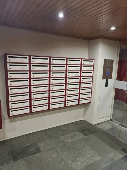 Bureau dans Paris à vendre - Hall d’entrée - Image 2 de 17