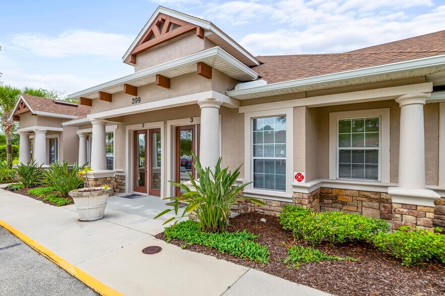 399 Palm Coast Pky SW, Palm Coast, FL à vendre - Photo du bâtiment - Image 3 de 15