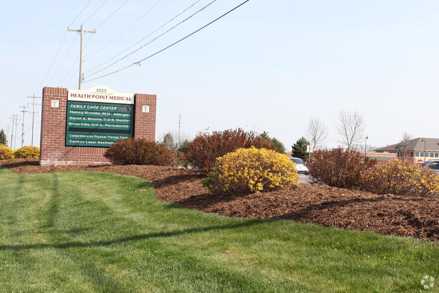 1525 E Beltline Ave NE, Grand Rapids, MI à louer - Photo du bâtiment - Image 2 de 8