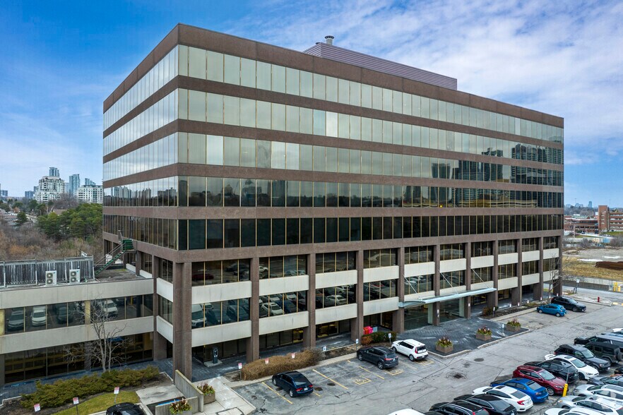 1210 Sheppard Ave E, Toronto, ON à louer - Photo du bâtiment - Image 3 de 11