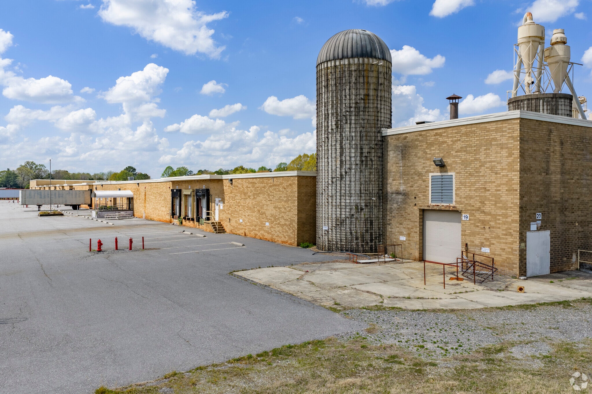 375 Sharpe Ln, Hiddenite, NC for lease Primary Photo- Image 1 of 7