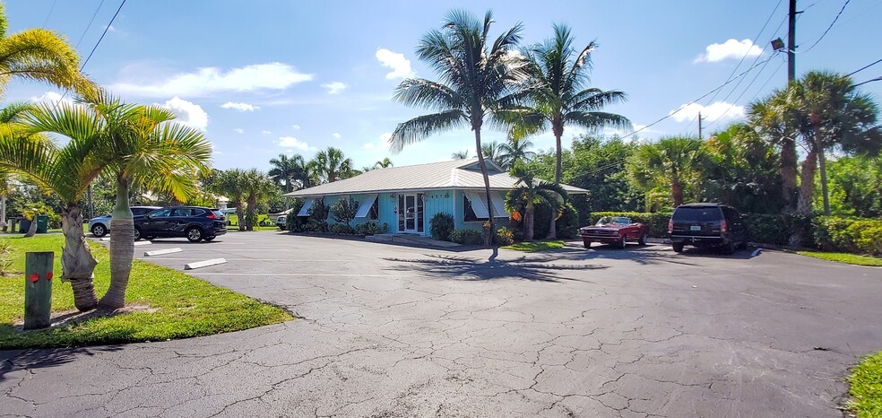 4575 SE Dixie Hwy, Stuart, FL à vendre - Photo du bâtiment - Image 3 de 20