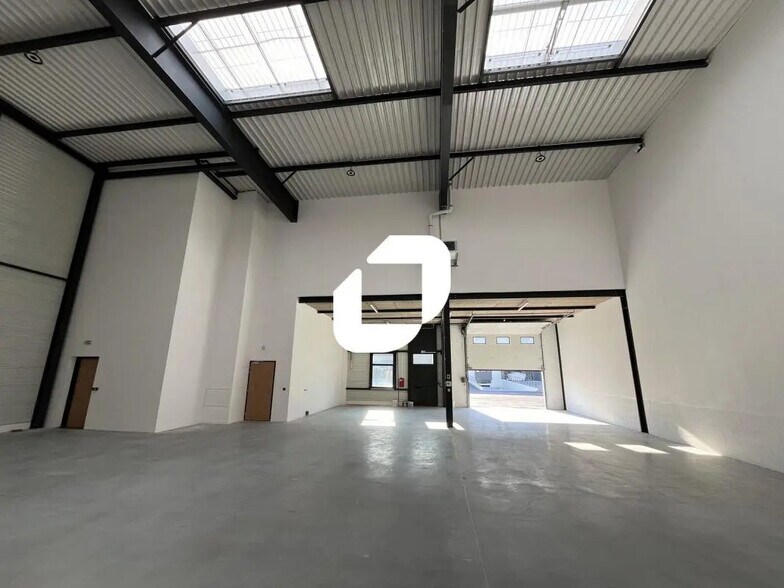 48 Rue Du Lyonnais, Saint-Priest à louer - Photo du bâtiment - Image 3 de 56