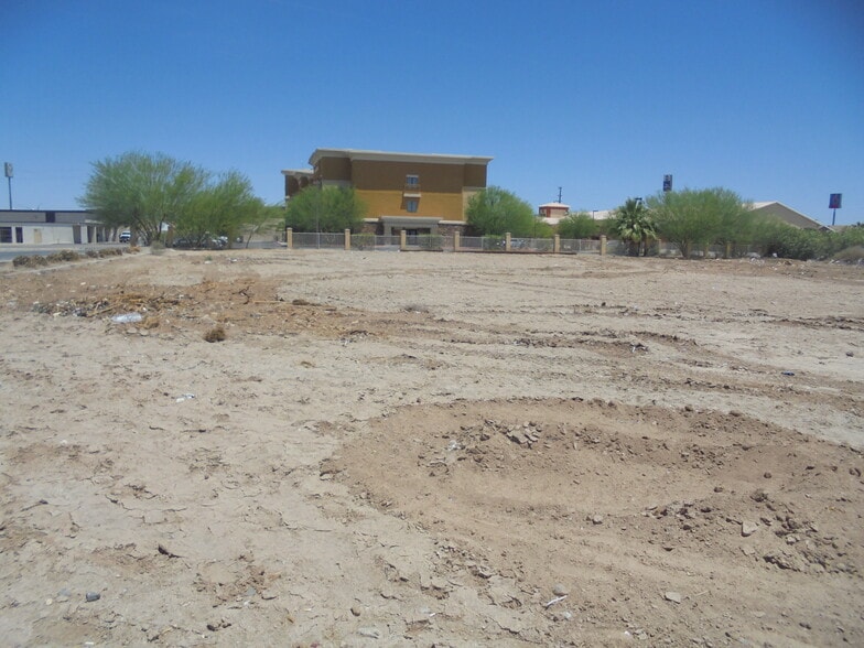 W Wells St, Blythe, CA à vendre - Photo du bâtiment - Image 3 de 6