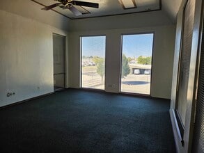 2 E 11th St, Edmond, OK for lease Interior Photo- Image 2 of 2