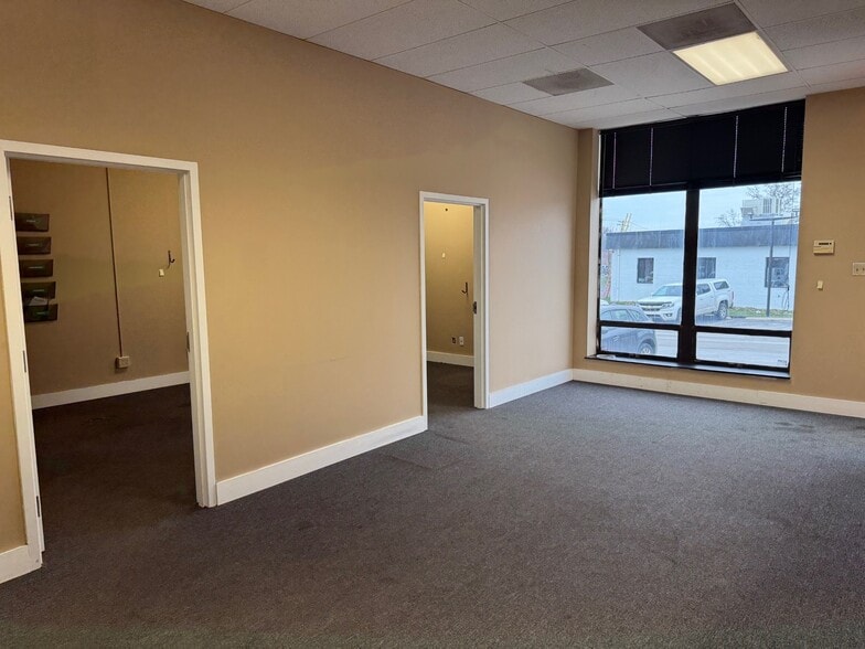 11 Worthington Access Dr, Maryland Heights, MO for lease - Building Photo - Image 2 of 6