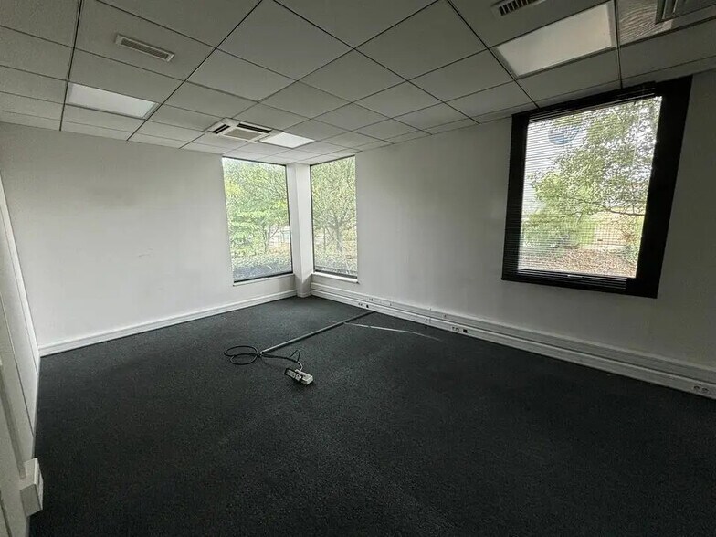 Office in Mérignac for lease - Building Photo - Image 1 of 11