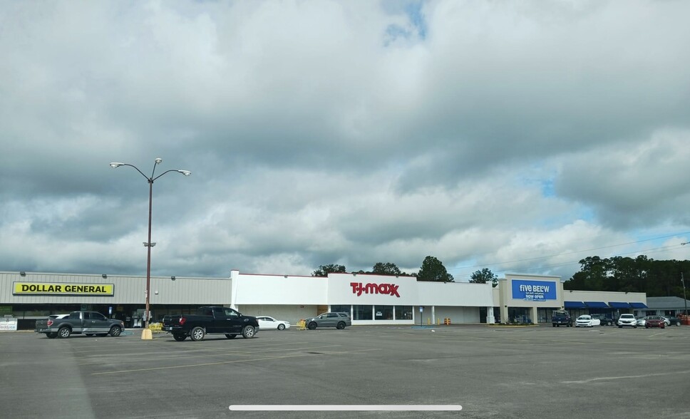 817-837 S Walnut St, Starke, FL for lease - Building Photo - Image 3 of 13