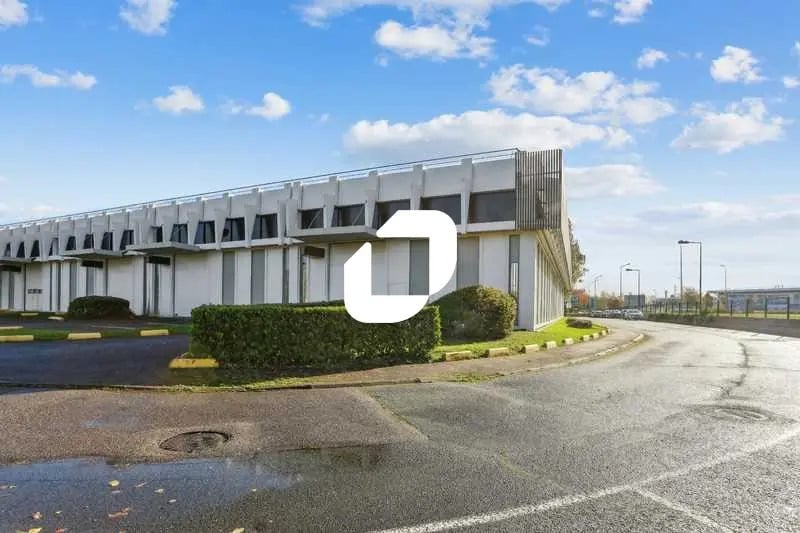 Office in Évry-Courcouronnes for lease - Building Photo - Image 2 of 16