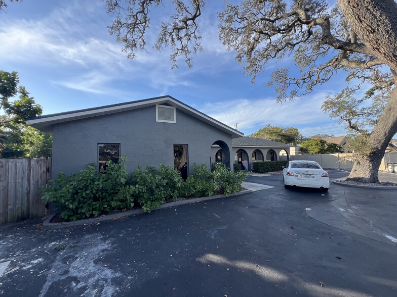 11520 Oakhurst Rd, Largo, FL for lease - Building Photo - Image 3 of 20