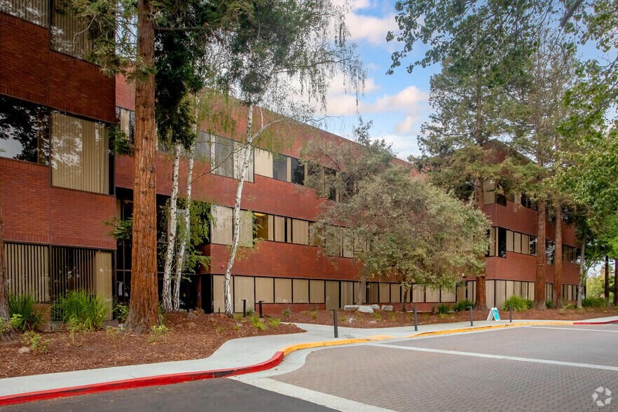 39899 Balentine Dr, Newark, CA à louer - Photo du bâtiment - Image 2 de 8