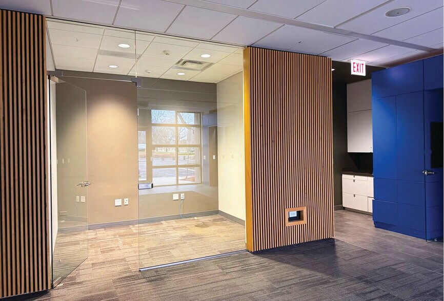 320 W Diehl Rd, Naperville, IL à louer - Photo intérieure - Image 3 de 5