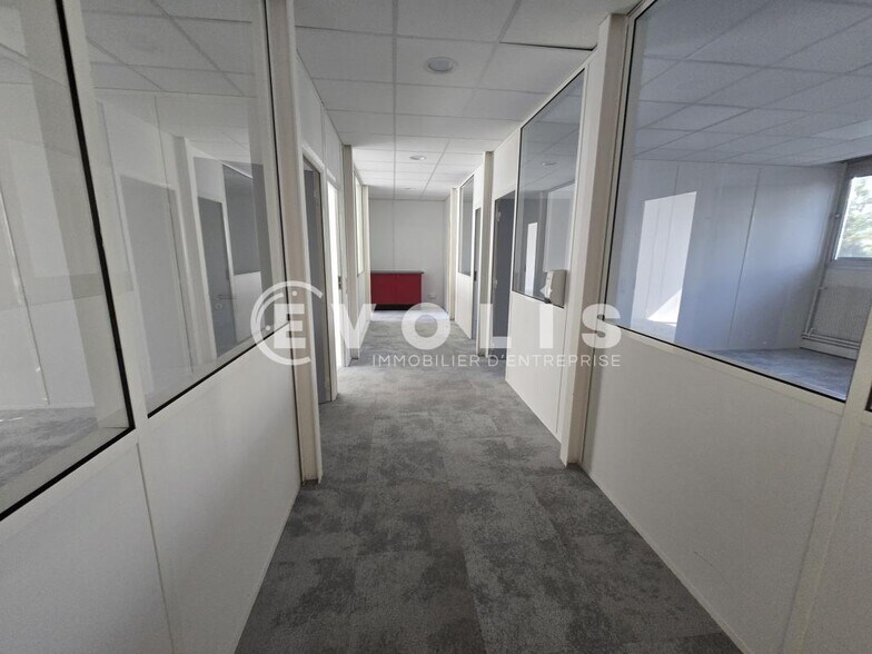 Office in Palaiseau for lease - Interior Photo - Image 3 of 8