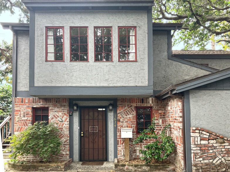 1672 University Ave, Berkeley, CA à louer - Photo du bâtiment - Image 3 de 18