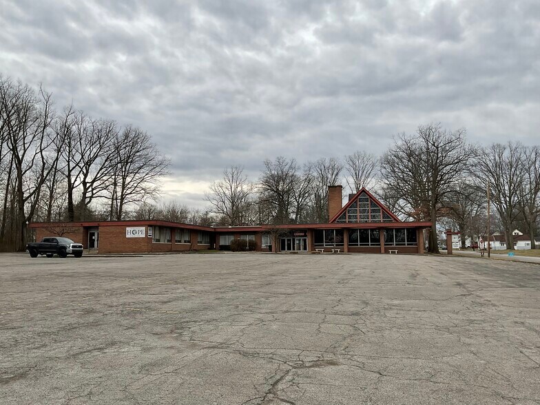 3217 Surrey Rd, Warren, OH for sale - Building Photo - Image 1 of 5