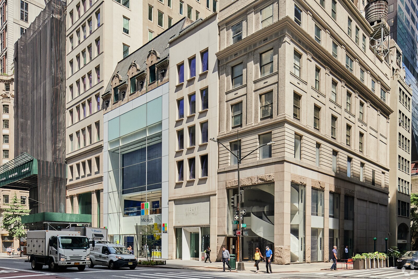 675-675 5th Ave, New York, NY for lease Building Photo- Image 1 of 7