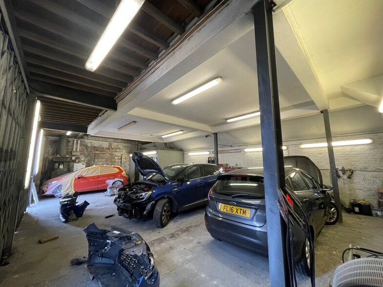 9 Mill Rd, Brighton for sale - Interior Photo - Image 3 of 9