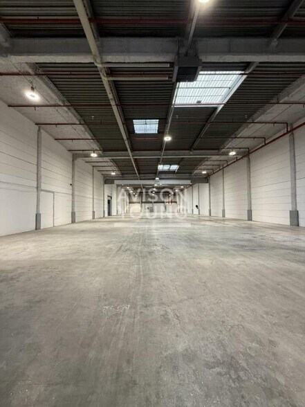 Flex in Rosny-sous-Bois for lease - Interior Photo - Image 2 of 5