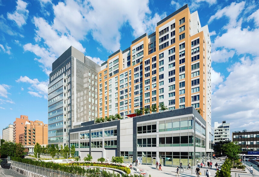 3808 Union St, Flushing, NY for lease - Building Photo - Image 3 of 9