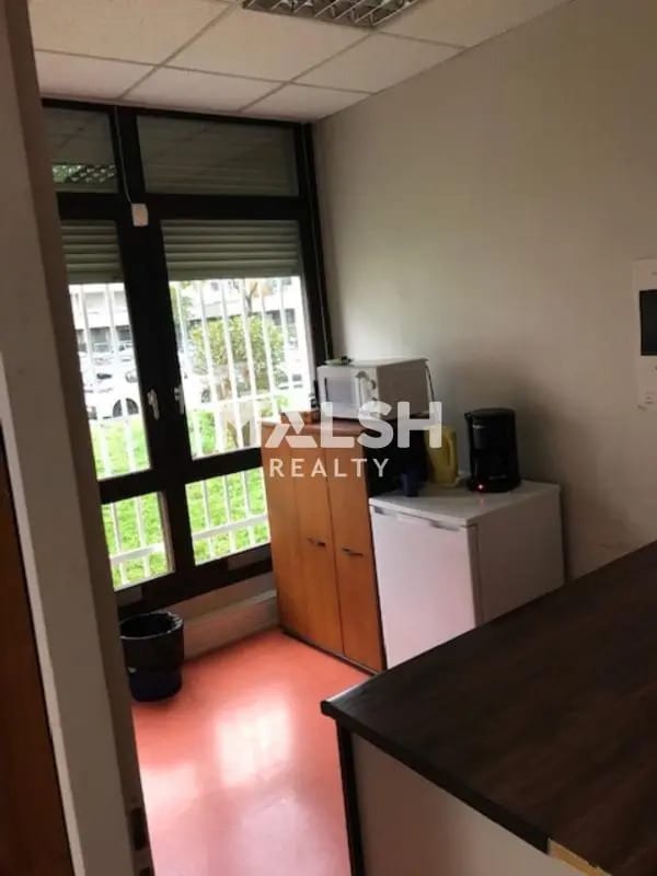 Office in Villeurbanne for sale Interior Photo- Image 1 of 10