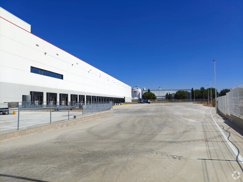 Industriel dans Alovera, Guadalajara à louer - Photo du bâtiment - Image 2 de 9
