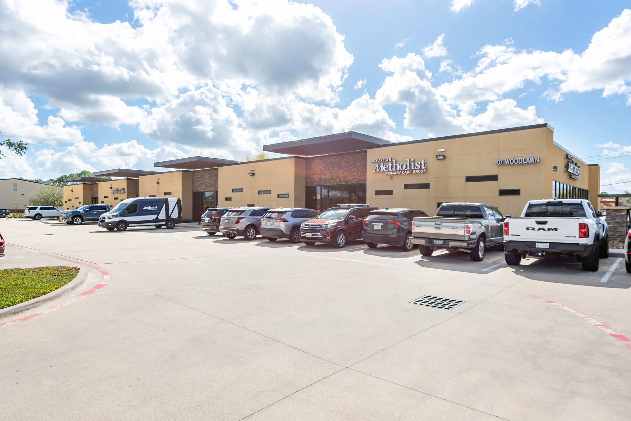 107-113 Woodlawn Dr, Friendswood, TX for sale Primary Photo- Image 1 of 25