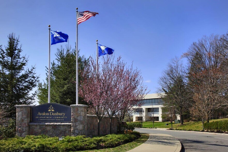 4 Mountainview Ter, Danbury, CT à louer - Photo du bâtiment - Image 3 de 18