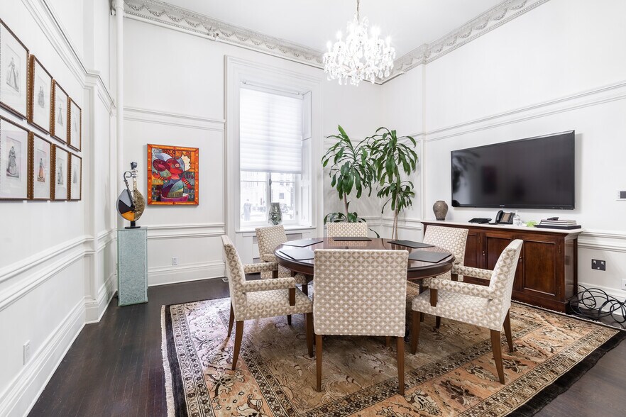 1175-1183 Pl Du Frère-André, Montréal, QC à vendre - Photo intérieure - Image 2 de 32