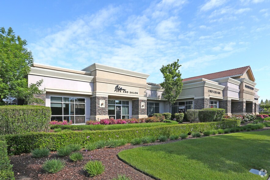 997 E Champlain Dr, Fresno, CA à louer - Photo du bâtiment - Image 1 de 9