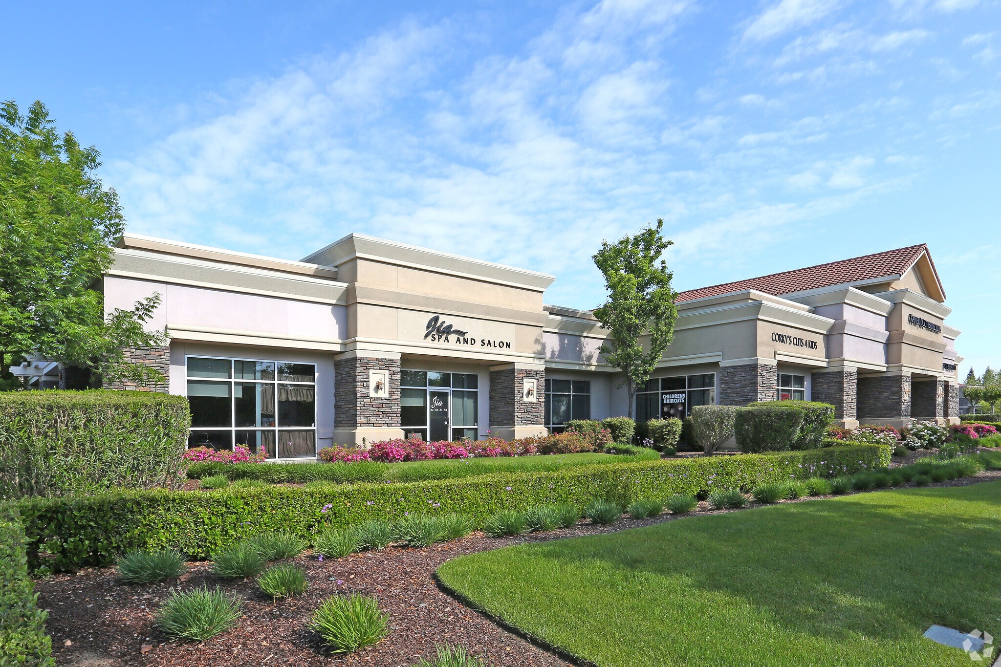 997 E Champlain Dr, Fresno, CA à louer Photo du bâtiment- Image 1 de 10