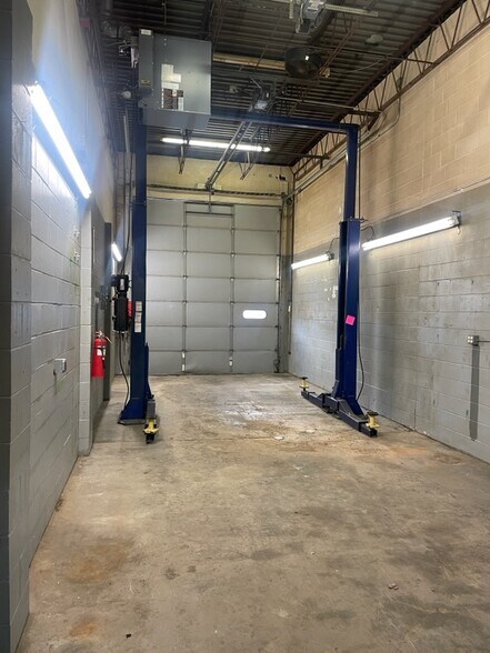 1690 5th St, Trenton, NJ à louer - Photo du bâtiment - Image 2 de 4