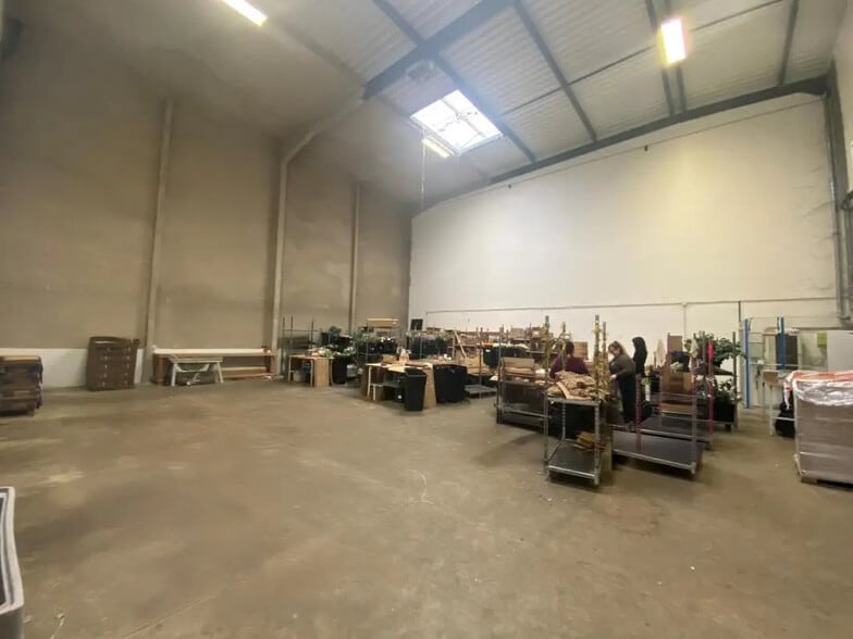 Flex in Saint-Denis for lease - Interior Photo - Image 2 of 15