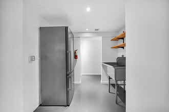 800 NW 7th Ave, Miami, FL for lease Interior Photo- Image 2 of 8