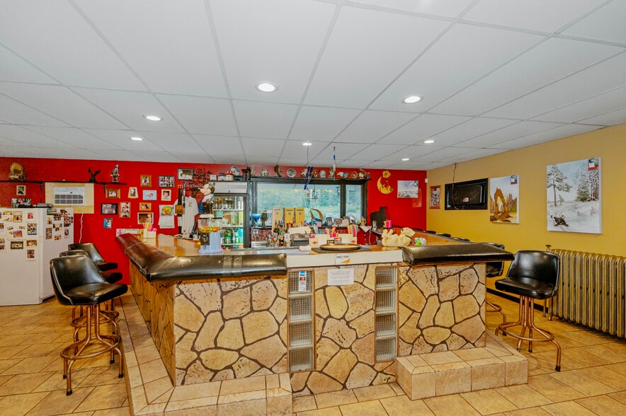 4368 S County Road E, South Range, WI for sale - Interior Photo - Image 2 of 20