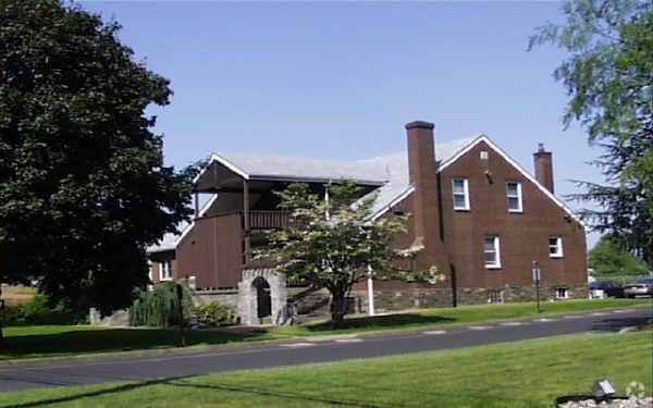 2222 Trenton Rd, Levittown, PA à louer - Photo principale - Image 1 de 2