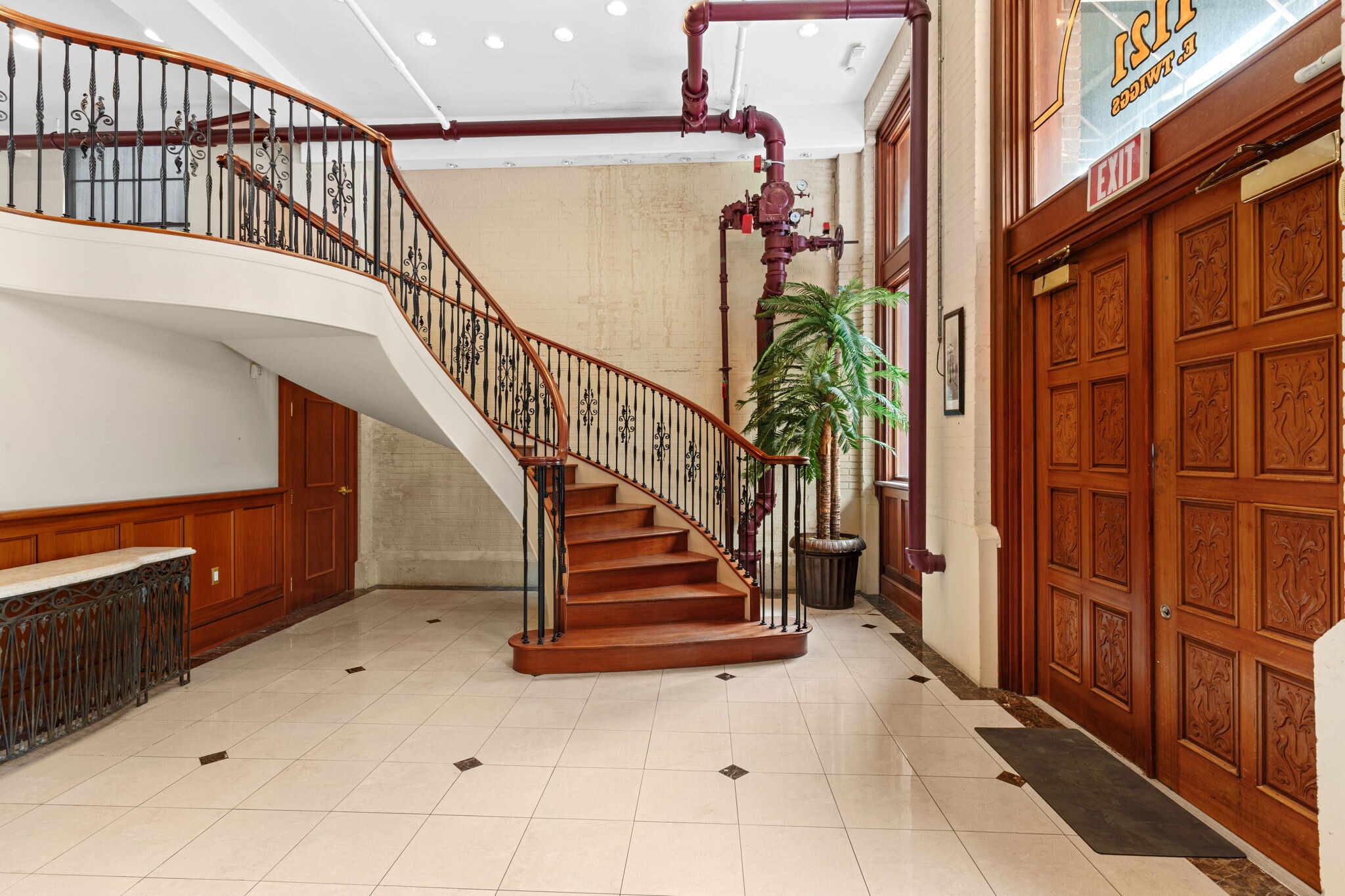 1121 E Twiggs St, Tampa, FL for lease Interior Photo- Image 1 of 5