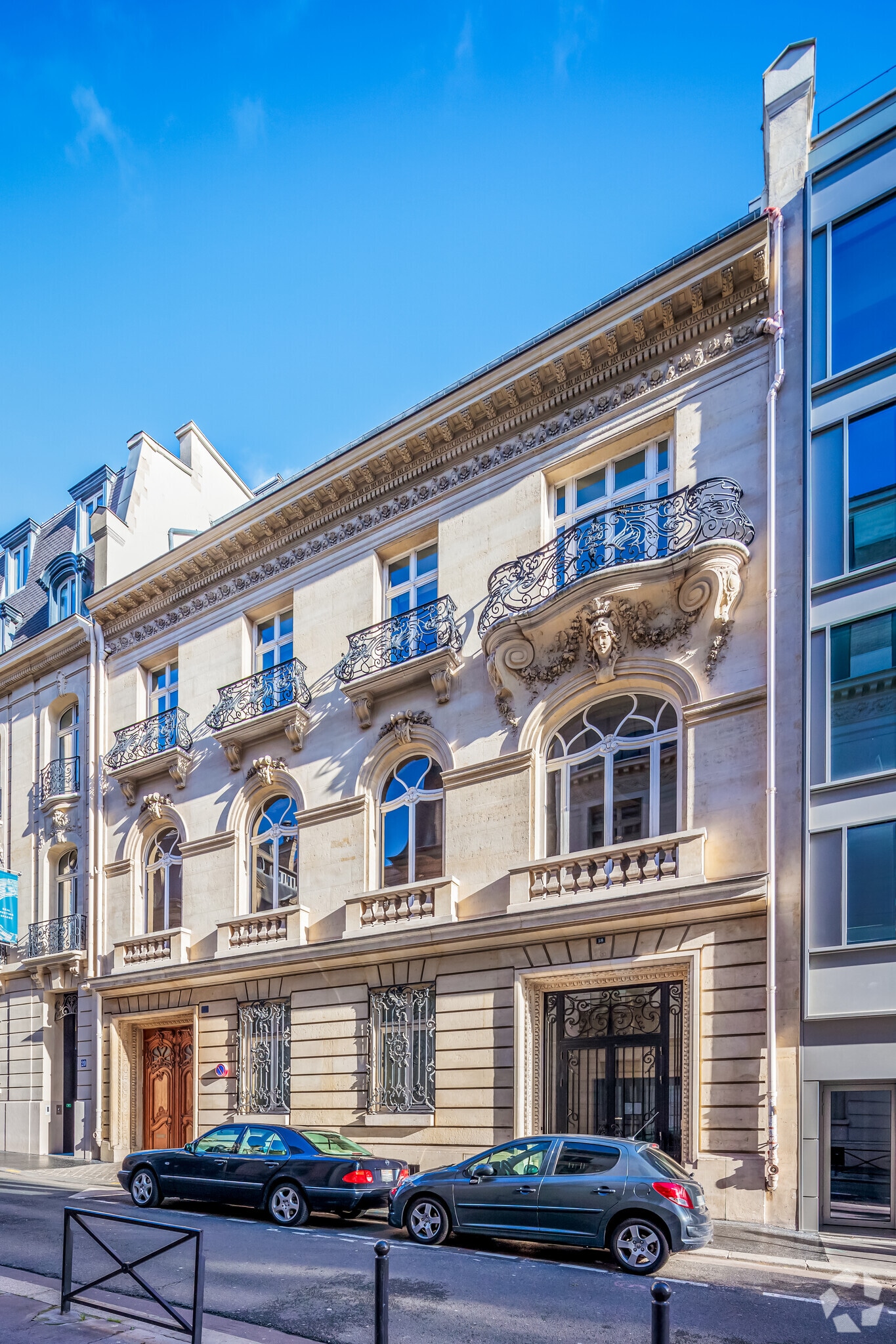 18 Rue De L'Amiral Hamelin, Paris for lease Primary Photo- Image 1 of 16