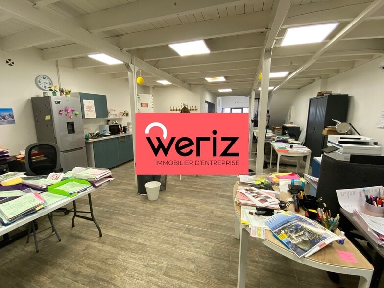 Office in Marseille for lease - Building Photo - Image 2 of 10