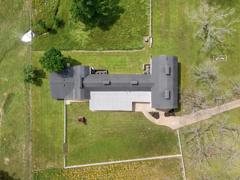 53447 Highway 290, Hempstead, TX à vendre - Photo du bâtiment - Image 2 de 68