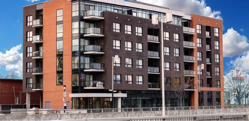 6740-6742 Boul Décarie, Montréal, QC for sale Primary Photo- Image 1 of 1