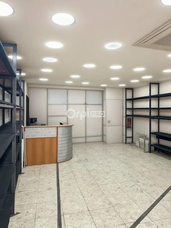 Retail in Marseille for sale Interior Photo- Image 1 of 4